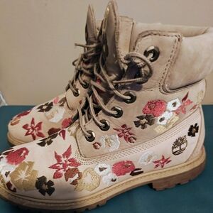 Timberland Women's Beige Boots with Floral Embroidery